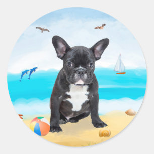 Französische Bulldogge am Strand Runder Aufkleber