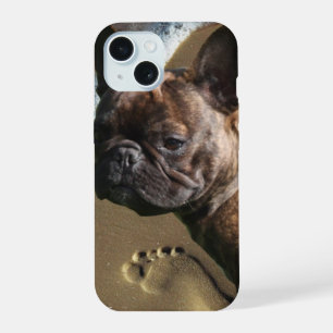 Französische Bulldogge am Strand Urlaub iPhone 15 Hülle