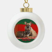 Französische Bulldogge Frohe Weihnachten Keramik Kugel-Ornament (Vorderseite)