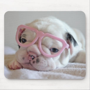 Französische Bulldogge in den Herz-Gläsern Mousepad