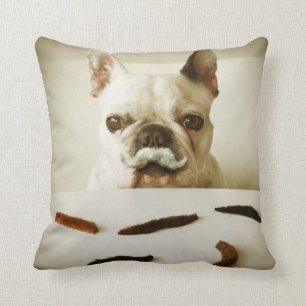 Französische Bulldogge mit einem Schnurrbart Kissen