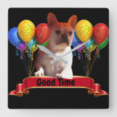 Französische Bulldogge mit Luftballons Quadratische Wanduhr (Vorderseite)