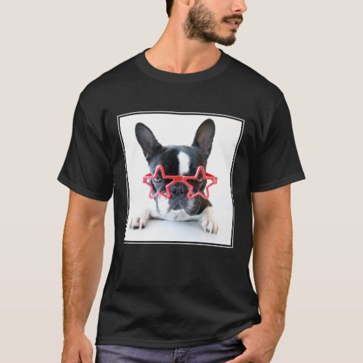 Französische Bulldogge mit roten Stern-Gläsern T-Shirt (Vorderseite)