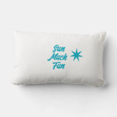 Französische Bulldoggen am Strand in Urlaub Lendenkissen (Rückseite)