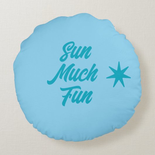 Französische Bulldoggen am Strand in Urlaub Rundes Kissen (Rückseite)