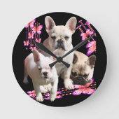 Französische Bulldoggen Schmetterling  Bulldog Runde Wanduhr (Vorderseite)
