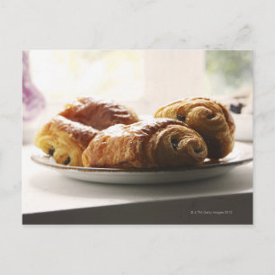 französische Croissants auf der Platte Postkarte