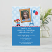 Französische Hundekünstler-Foto Birtday Einladung (Stehend Vorderseite)