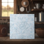 Französische Hütte Dusty Blue Floral Fliese<br><div class="desc">Mit einem romantischen dustig blauen Blumendesign erinnern diese Fliesen an französische Hütten und gemütliche Räumlichkeiten. Eine einzigartige Ergänzung zu Küche oder Bad Backspritze.</div>