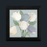 Französische Tulips Erinnerungskiste<br><div class="desc">Französisch Tulips II von Jade Reynolds. Mit Tulpen in verschiedenen Farben und einem weichen Hintergrund.</div>