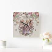 Französische Vintage Dame mit Rose Quadratische Wanduhr (Zuhause)