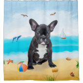 Französischer Bulldog am Strand Duschvorhang (Vorderseite)