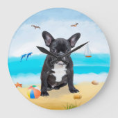 Französischer Bulldog am Strand Große Wanduhr (Vorderseite)