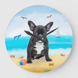 Französischer Bulldog am Strand Große Wanduhr