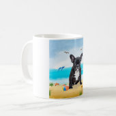 Französischer Bulldog am Strand Kaffeetasse (Vorderseite Links)