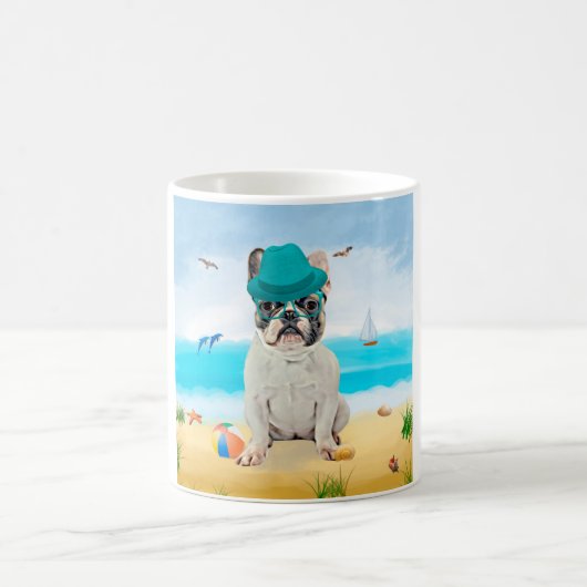 Französischer Bulldog am Strand Kaffeetasse (Mittel)