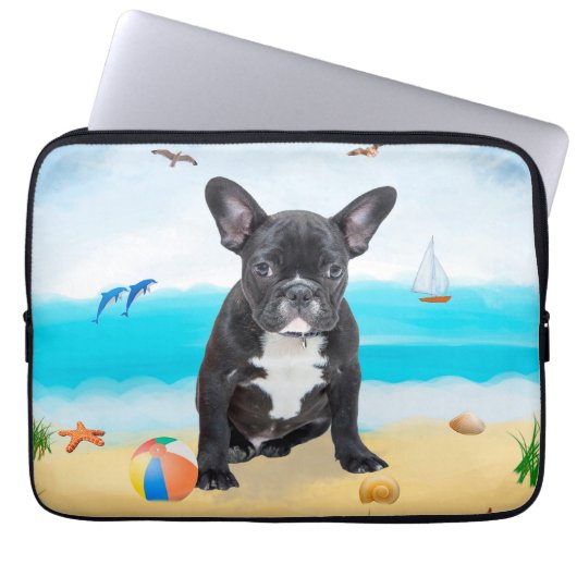 Französischer Bulldog am Strand Laptopschutzhülle (Vorderseite)