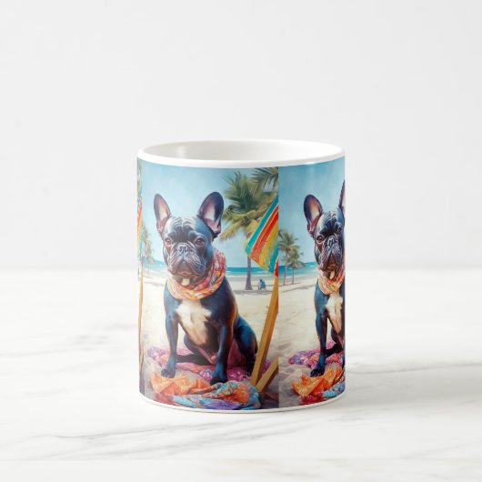 Französischer Bulldog am Strand, Sommergeschenk fü Kaffeetasse (Mittel)