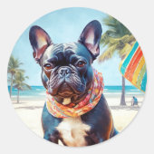 Französischer Bulldog am Strand, Sommergeschenk fü Runder Aufkleber (Vorderseite)