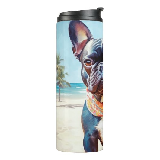 Französischer Bulldog am Strand, Sommergeschenk fü Thermosbecher (Nach links gedreht)