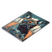 Französischer Bulldog bei Sonnenuntergang an einem Notizblock (Linke Seite)