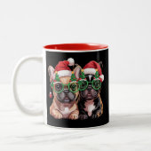 Französischer Bulldog, der Weihnachtsbaumbrillen t Zweifarbige Tasse (Links)