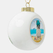 Französischer Bulldog-Hund am Strand Keramik Kugel-Ornament (Links)