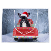 Französischer Bulldog im Schnee sitzend im Weihnac Große Geschenktüte (Vorderseite)