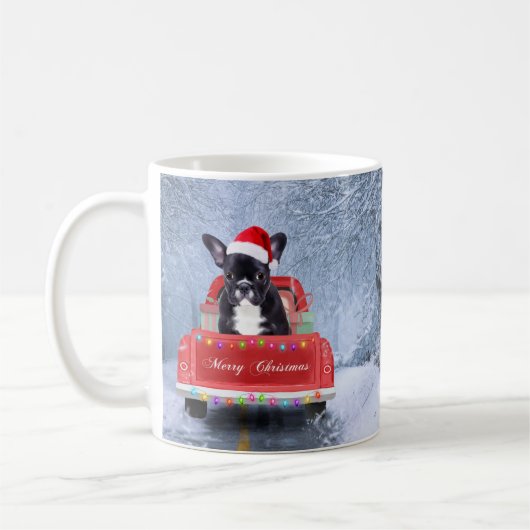Französischer Bulldog im Schnee sitzend im Weihnac Kaffeetasse (Links)
