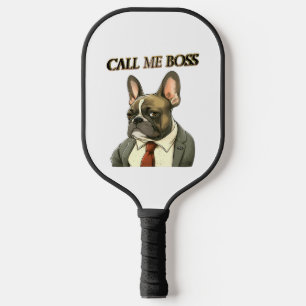 Französischer Bulldog in einem Anzug Pickleball Schläger