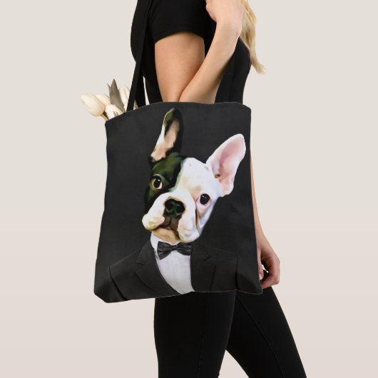 Französischer Bulldog in einer Tuxedo Tote Tasche (Von Nahem)