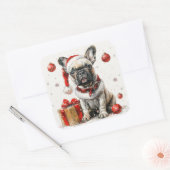 Französischer Bulldog in Santa Anzug mit Geschenkb Quadratischer Aufkleber (Umschlag)
