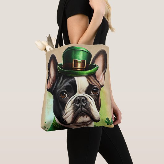Französischer Bulldog in St. Patrick's Day Dress Tasche (Von Nahem)