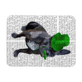 Französischer Bulldog mit grünem Top Hut und Musta Magnet (Horizontal)