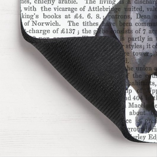 Französischer Bulldog mit grünem Top Hut und Musta Mousepad (Ecke)