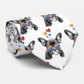 Französischer Bulldog mit HerzValentinstag Krawatte (Gerollt)