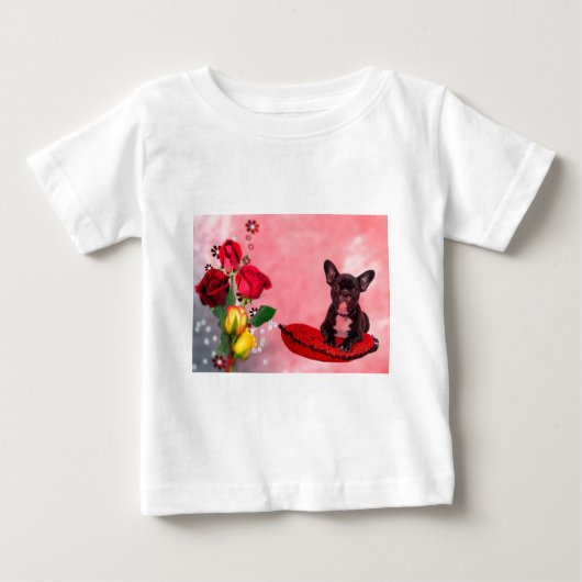 Französischer Bulldog sitzend auf Herzklopfen und Baby T-shirt (Vorderseite)