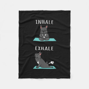 Französischer Bulldog Yoga Inhale Exhale Funny Dog Fleecedecke