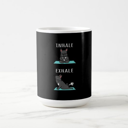 Französischer Bulldog Yoga Inhale Exhale Funny Dog Kaffeetasse (Mittel)