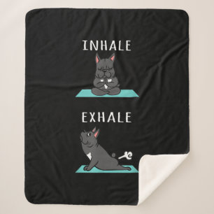 Französischer Bulldog Yoga Inhale Exhale Funny Dog Sherpadecke