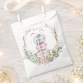 Französischer Stack von Macarons im Kranz danke Geschenktütchen (Ausgeschnitten)