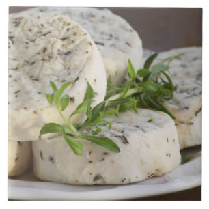 Französischer Ziegenkäse - Chèvre - mit Kräutern a Fliese