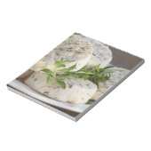 Französischer Ziegenkäse - Chevre - mit Kräutern a Notizblock (Rotiert)