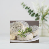 Französischer Ziegenkäse - Chevre - mit Kräutern a Postkarte (Stehend Vorderseite)