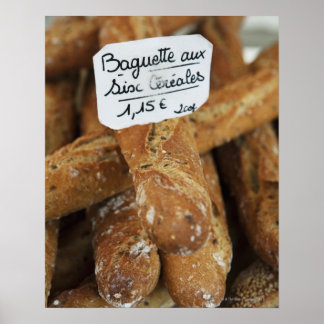 Französisches Brot auf dem Markt Poster