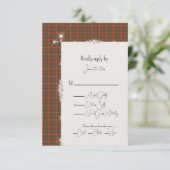 Fraser Red Scottish Tartan Wedding RSVP Karte (Stehend Vorderseite)