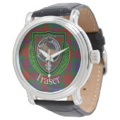 Fraser Schottischer Clan-Tartan und Wappen Armbanduhr (Schrägansicht)