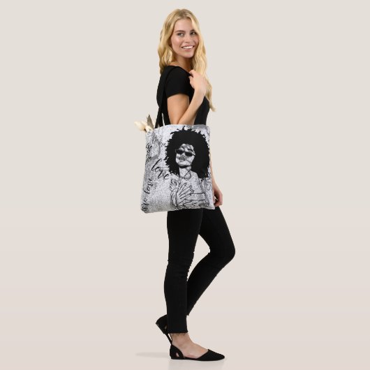Frau Afro Liebe Graffiti Tasche (Am Model)