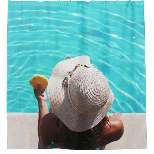 Frau am Pool Duschvorhang (Vorderseite)