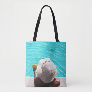 Frau am Pool Tasche